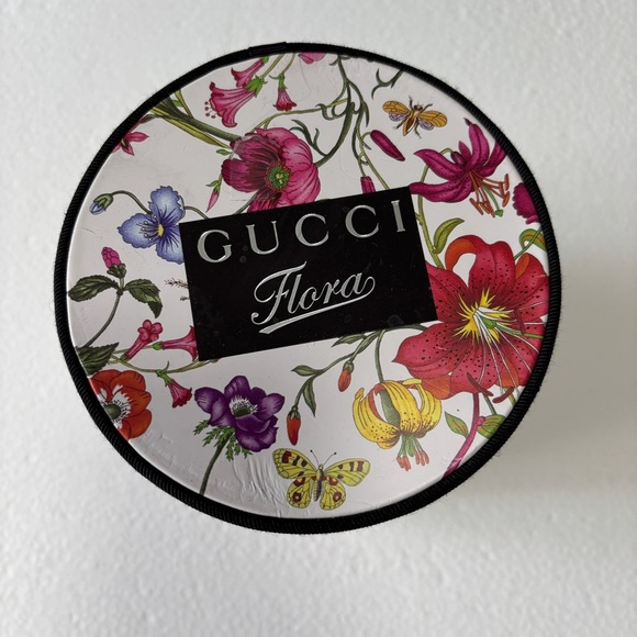 Gucci Flora Gift Makeup Round Box with Floral Design - Picture 2 of 12